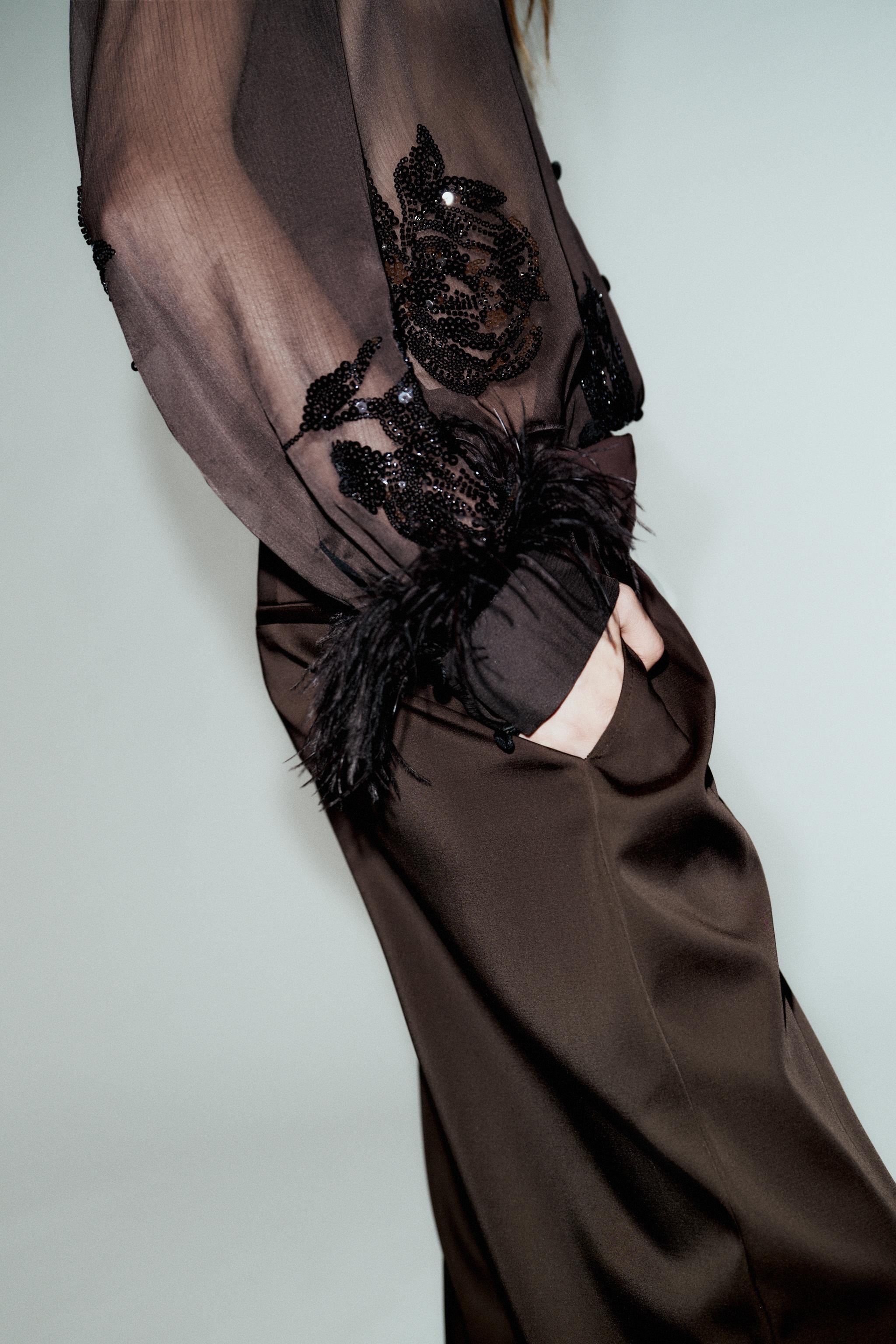 BLOUSE SEMI-TRANSPARENTE PAILLETTES PLUMES