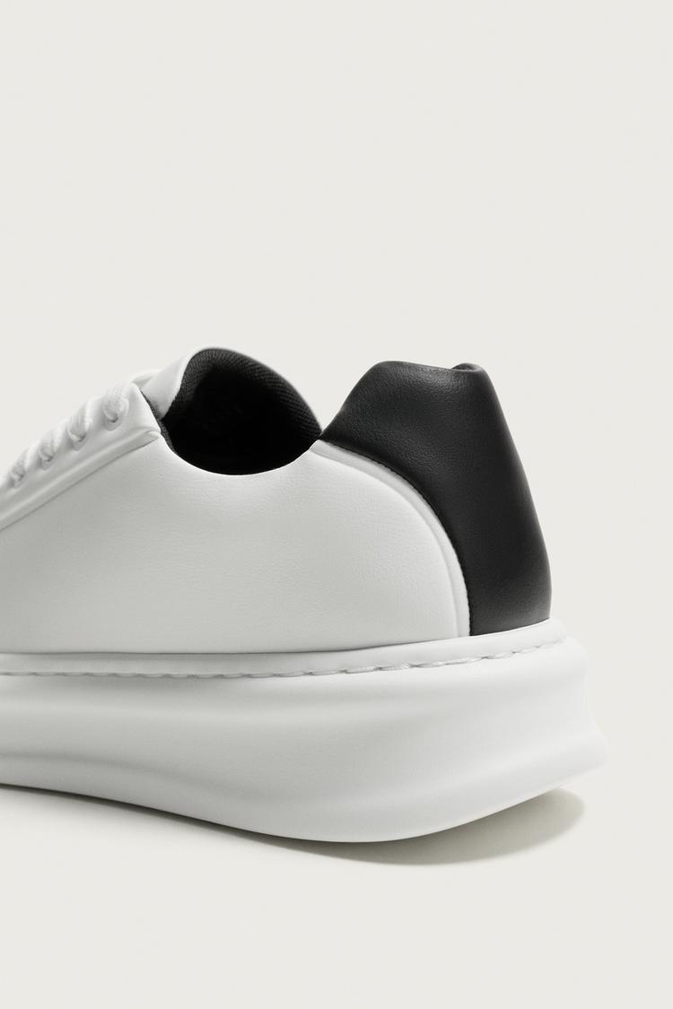 ZAPATILLAS CON DETALLE DE TACÓN 4