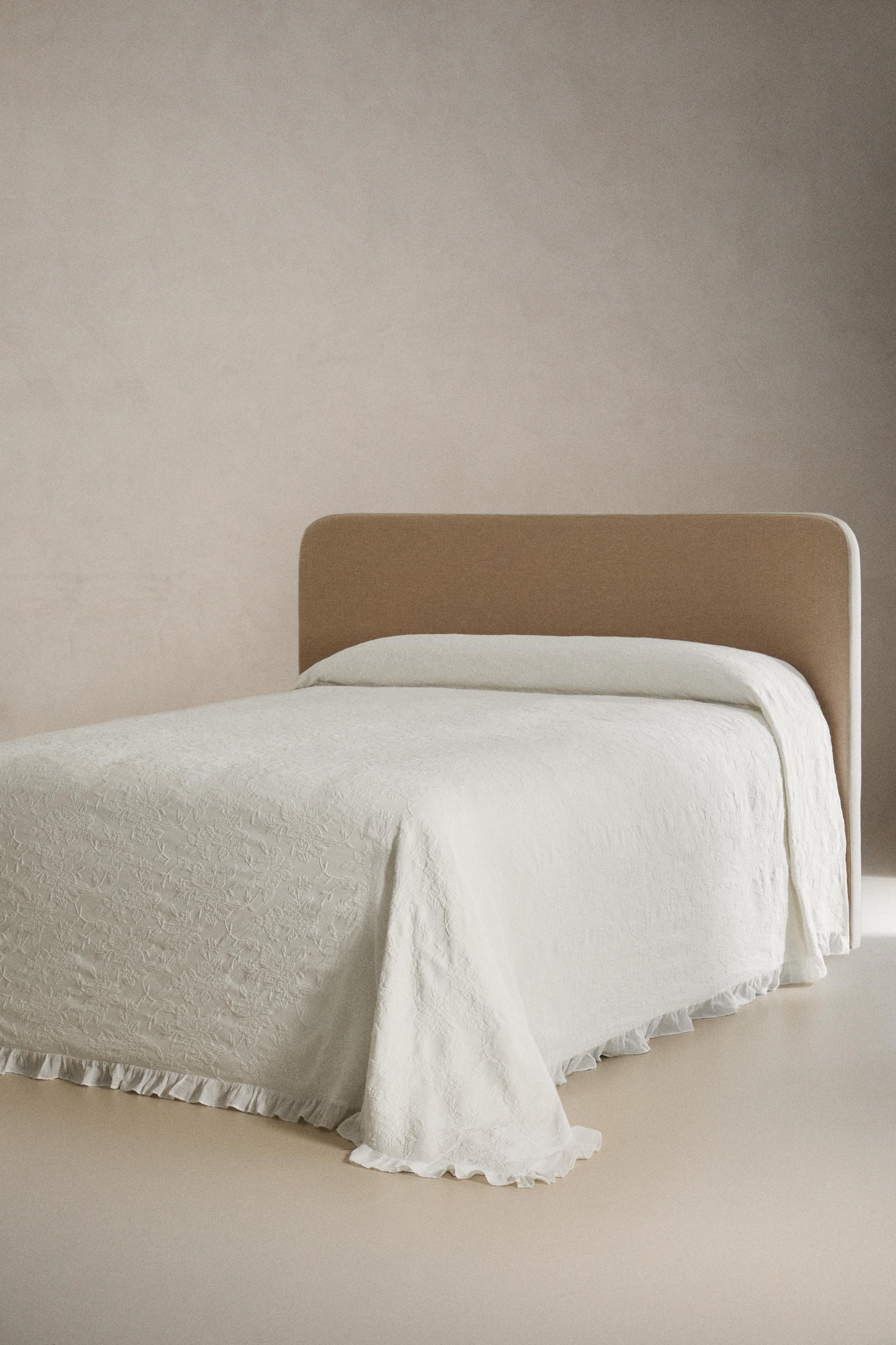 Zara  ジャカードのフリル付きベッドカバー ジャカードのフリル付きベッドカバー | Zara Home 日本/Japan