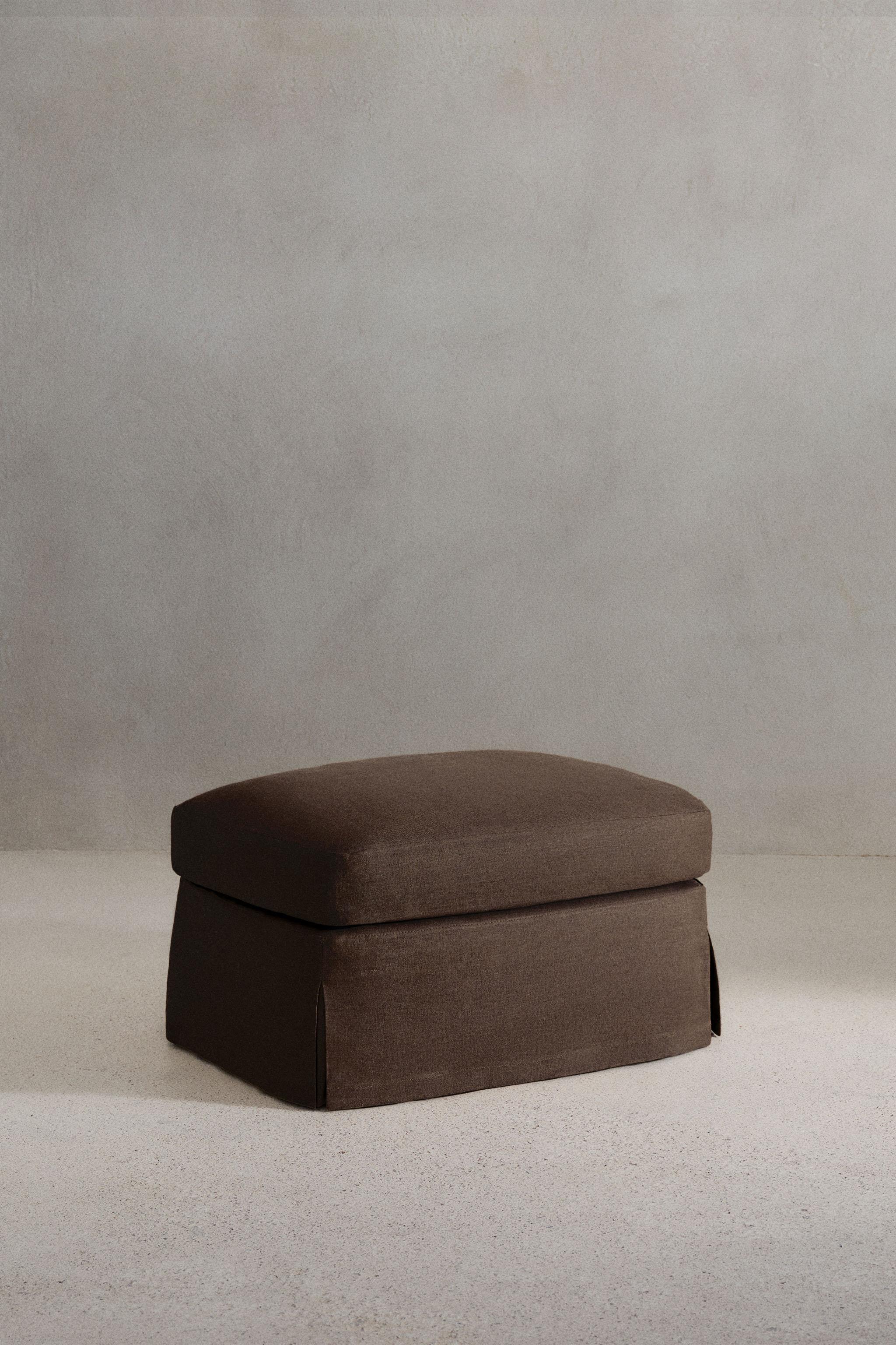 FOOTSTOOL 01 — Eggplant