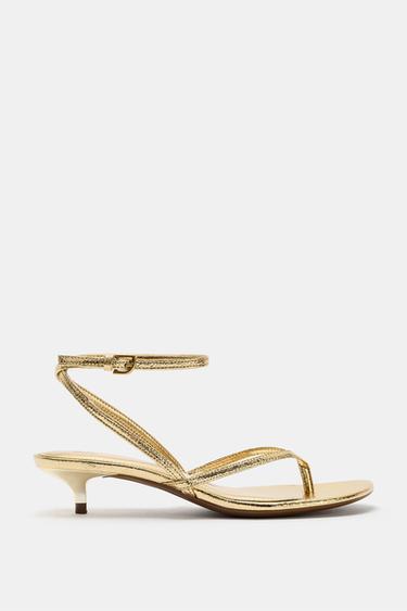 METALLIC-EFFECT KITTEN HEEL SANDALS - Gold by Zara