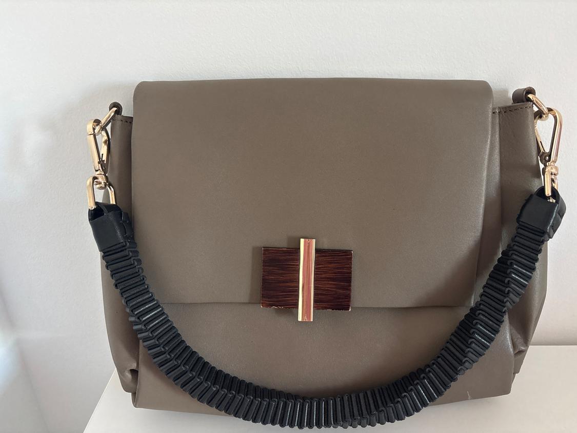 LEATHER CROSSBODY BAG WITH PLEATED STRAP DETAIL - Image 2