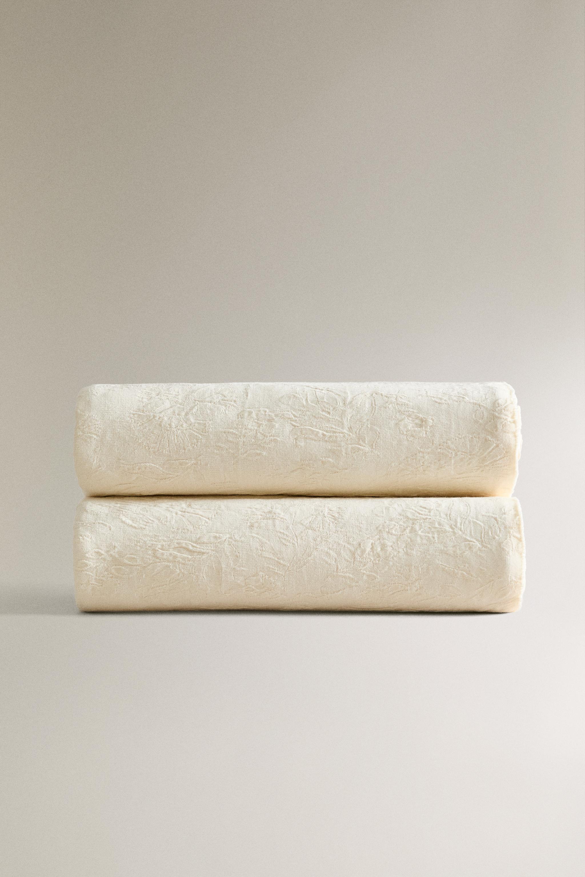 FLORAL JACQUARD BEDSPREAD