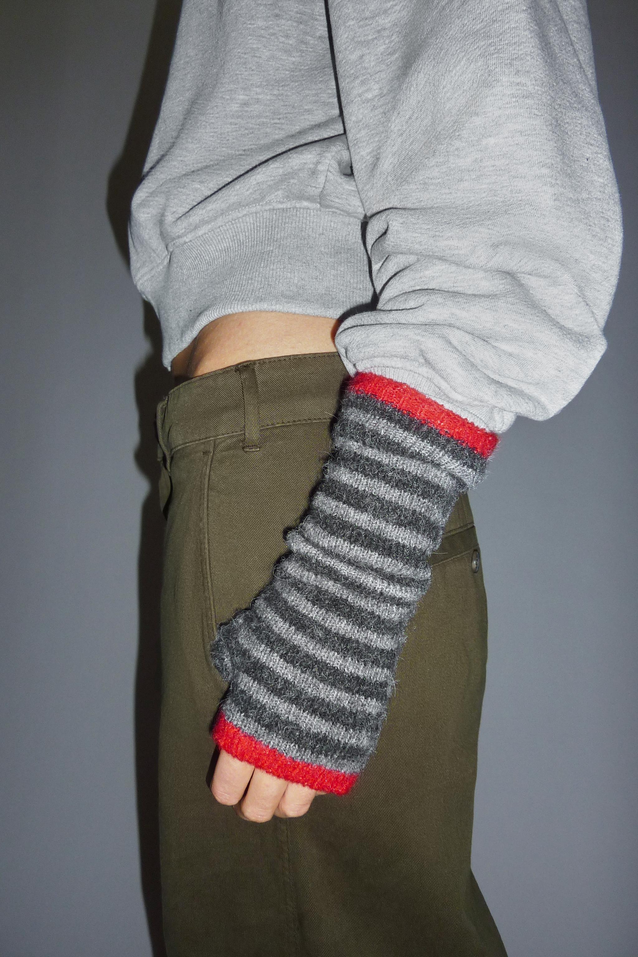 Striped Mittens With Contrast Trim by Zara