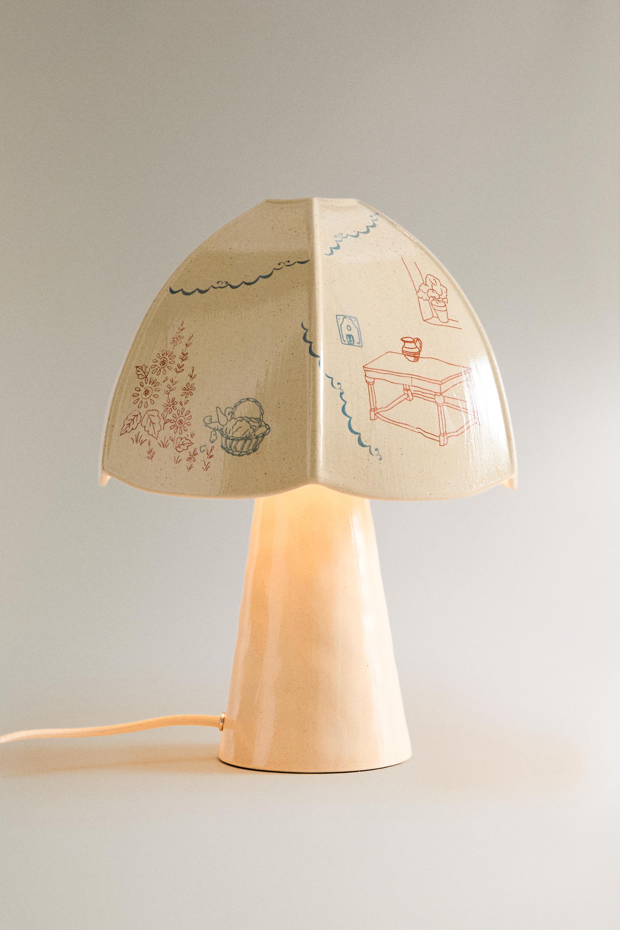 CERAMIC TABLE LAMP WITH PAINTED MOTIFS