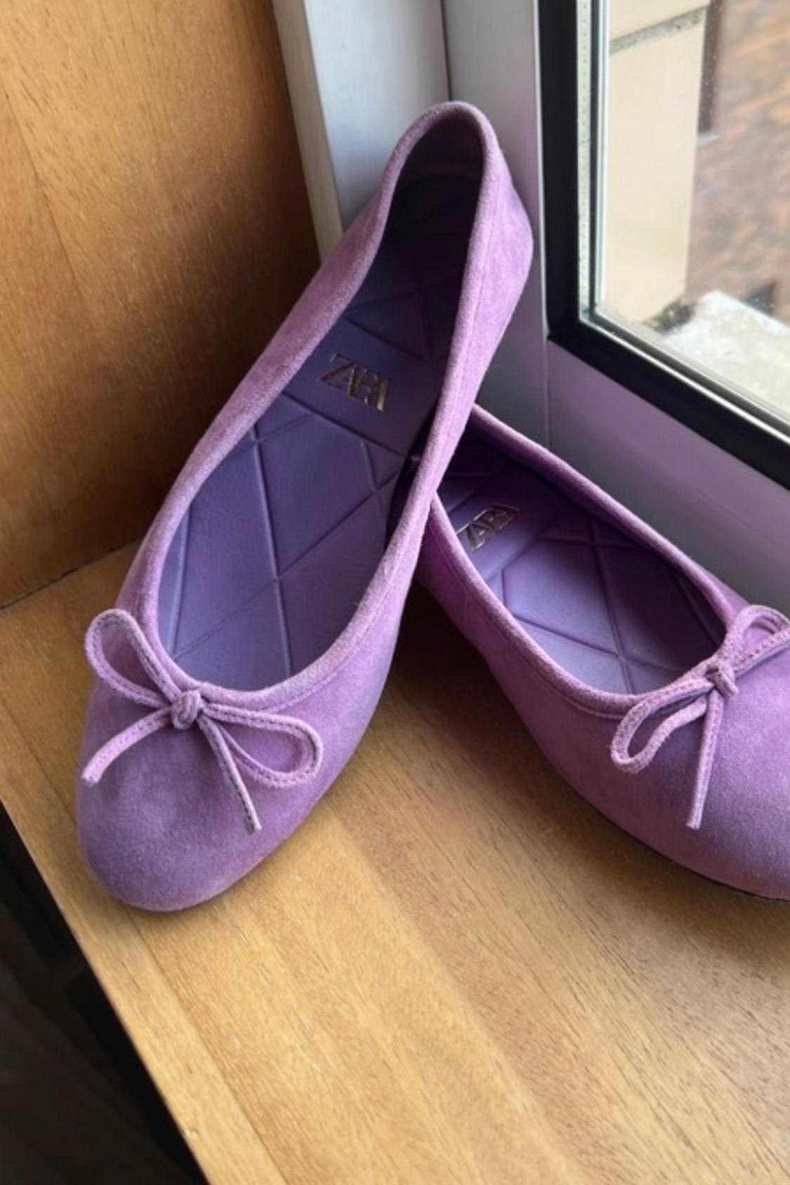 Front view of lilac ballet flats with decorative bow and cushioned insole. 'ZARA' text visible on the insole.