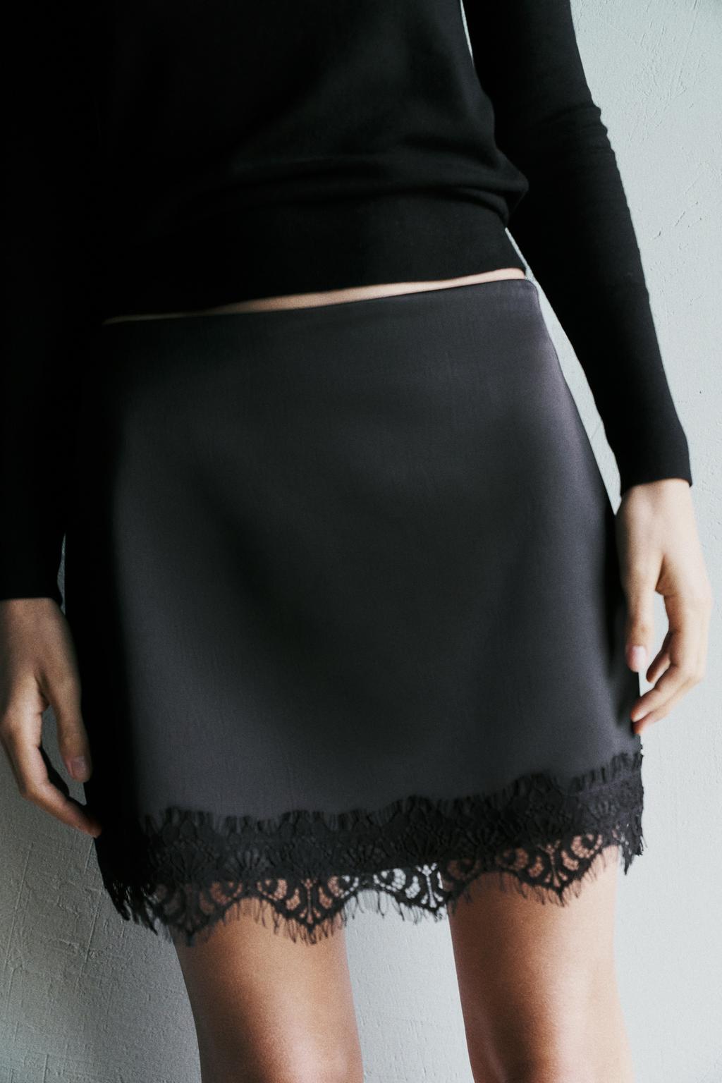 SKORT WITH LACE HEM