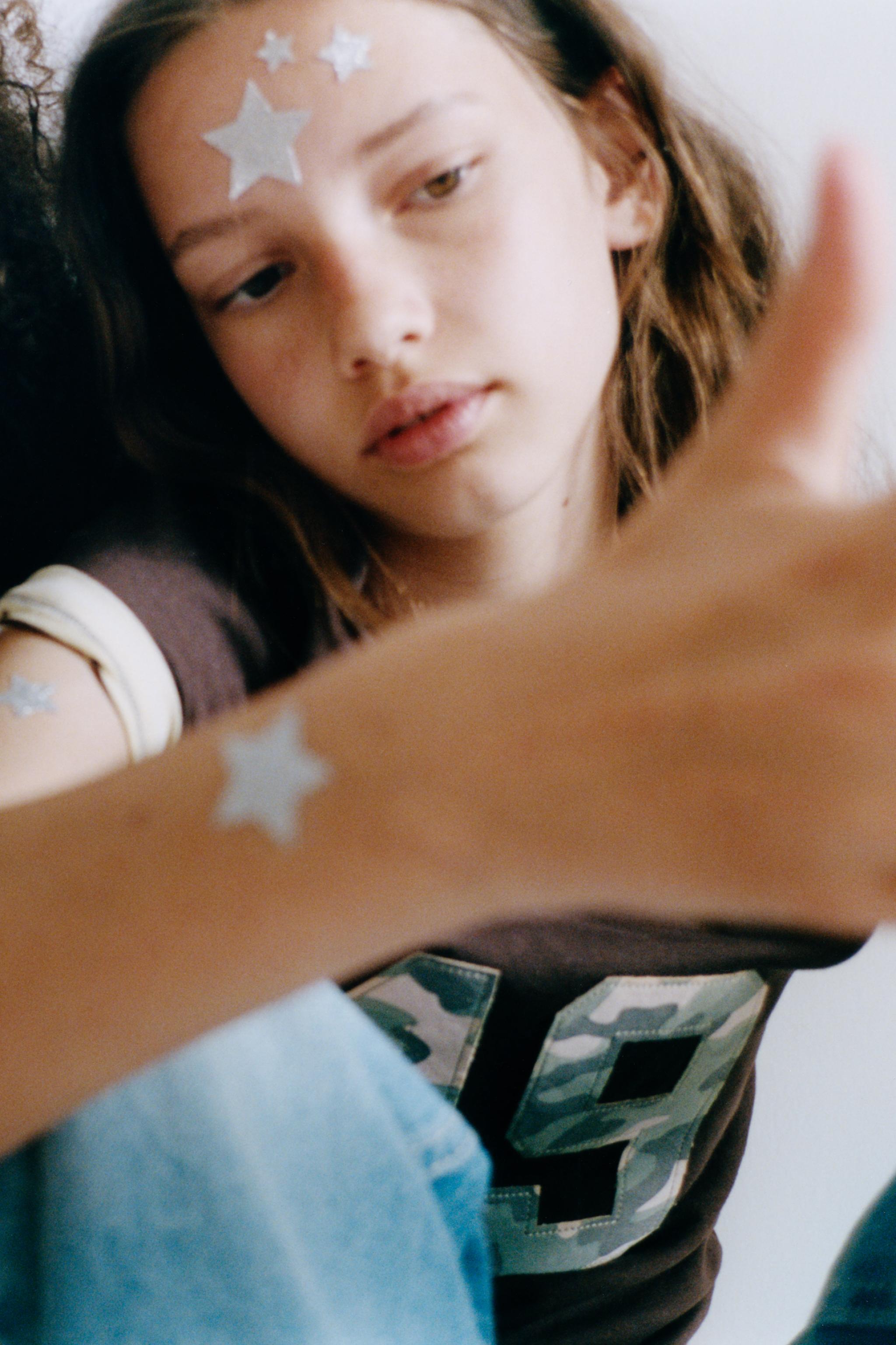 PATCH T-SHIRT — Brown