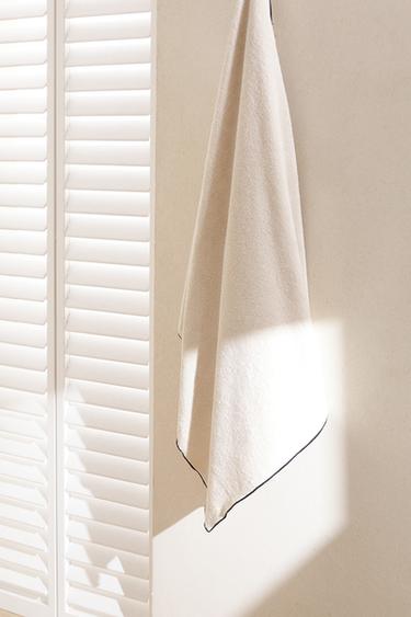 OVERLOCK COTTON BATH TOWEL - Sand / Black by Zara - Image 6