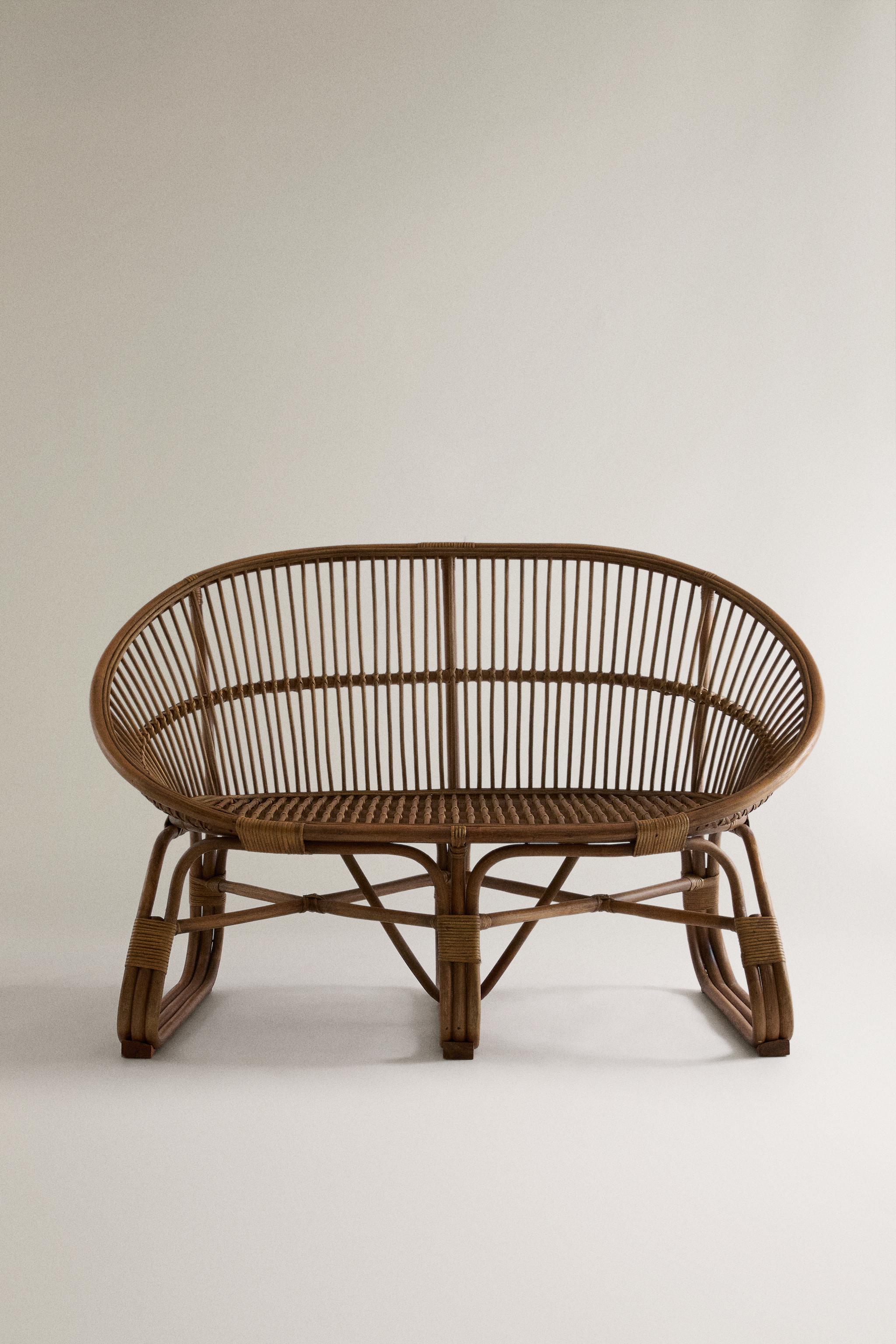 RATTAN COUCH WITH RODS — Light beige