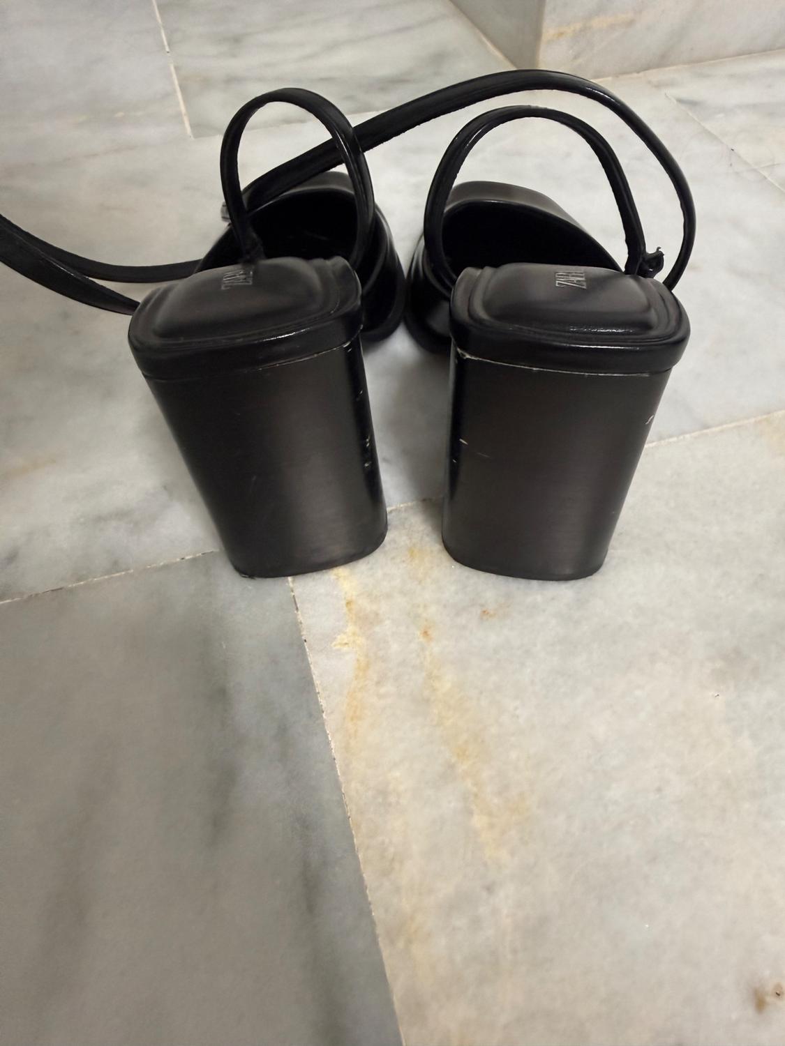 ZAPATO DE TACÓN NEGRO PUNTERA CUADRADA - Image 3