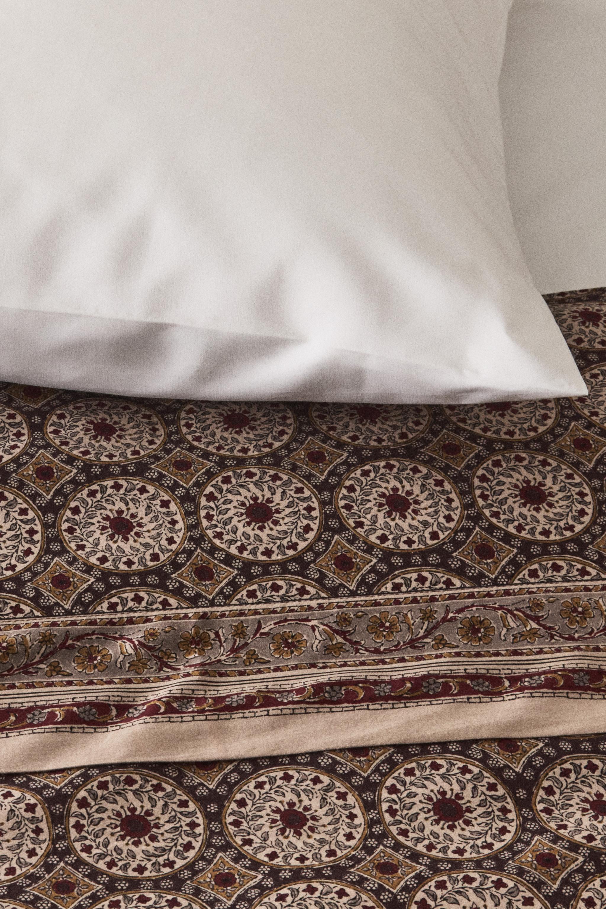 FADED SATEEN PRINTED FLAT SHEET (300 THREAD COUNT)
