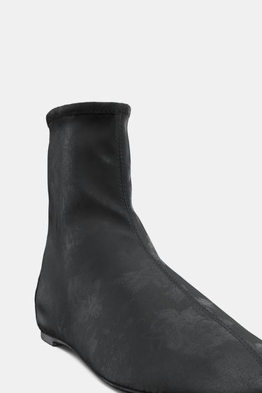 BOTTINES PLATES EFFET SATINÉ - Noir de Zara - Image 6