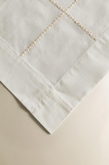 FLORAL EMBROIDERED TABLECLOTH WITH INSERT - Ecru by Zara - Image 2
