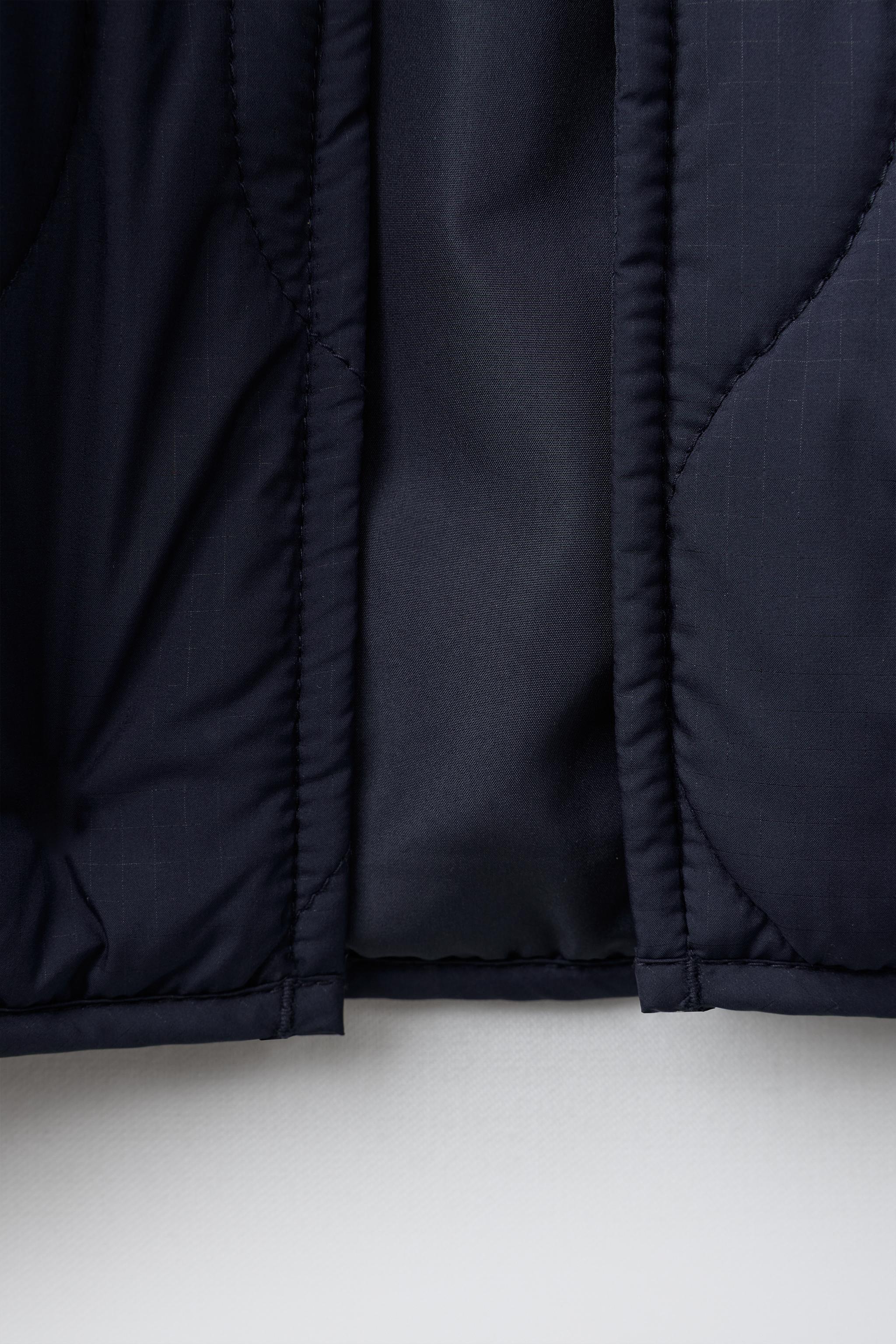 BLOUSON MATELASSÉ À CAPUCHE DÉPERLANT