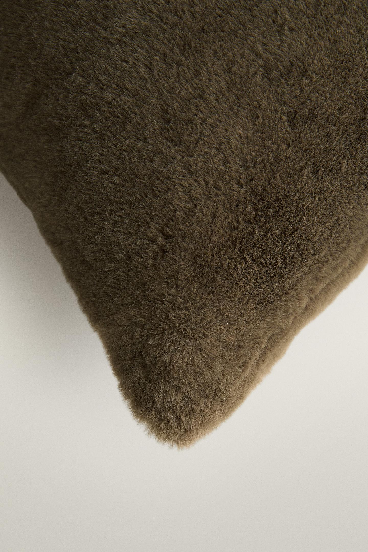 Женская подушка Zara Solid Short Fur Throw Pillow Cover, цвет: Зелёный — фото 2