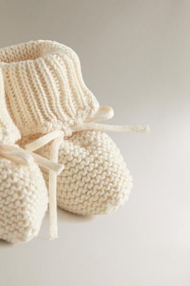 CHAUSSONS BÉBÉ EN MAILLE - Écru de Zara - Image 2
