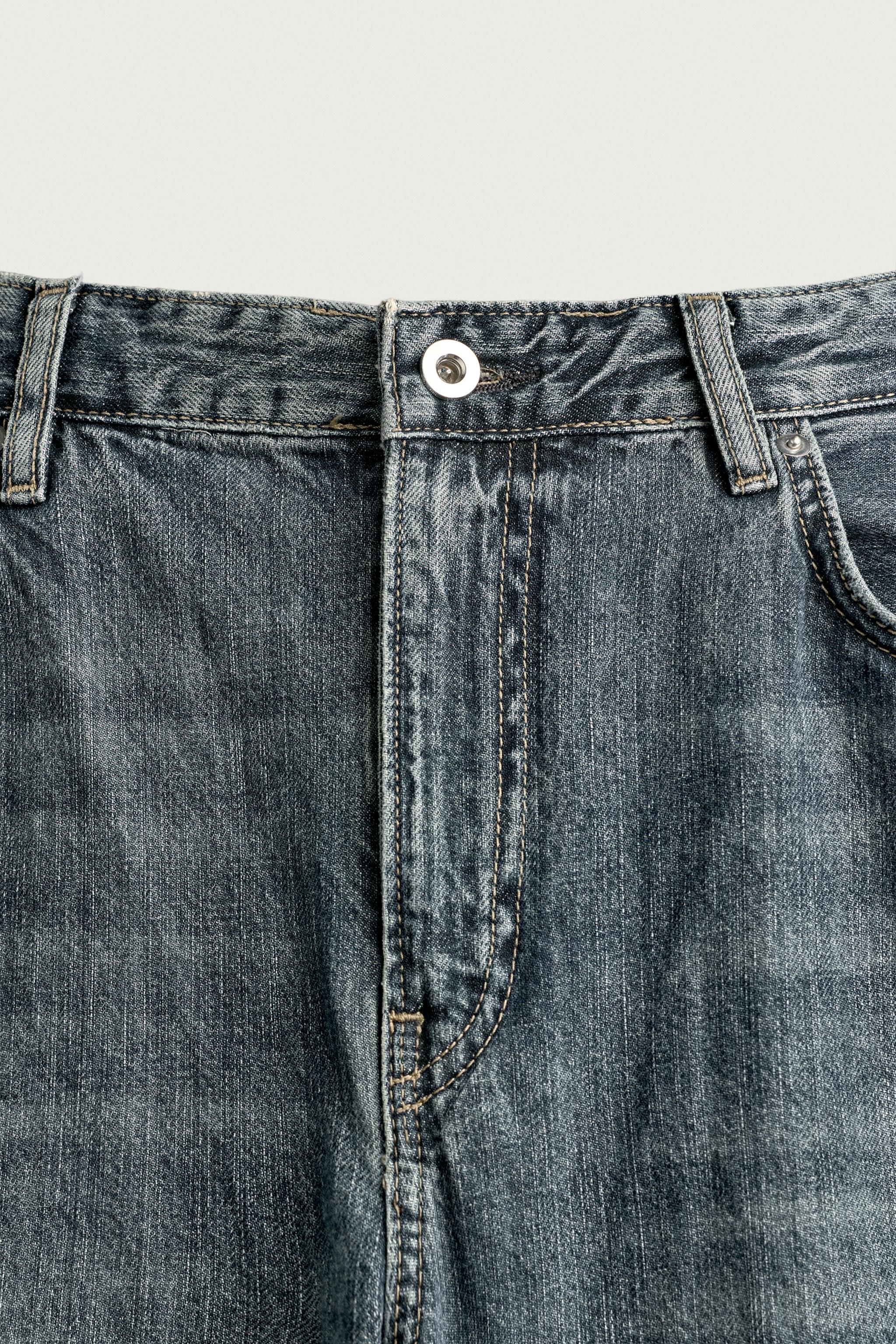 FLARE FIT JEANS