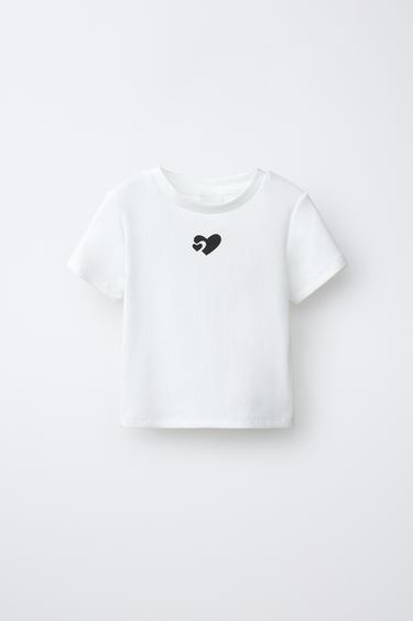 CAMISETA COM NERVURAS CORAÇÃO BORDADO CUT OUT - Branco-marfim da Zara