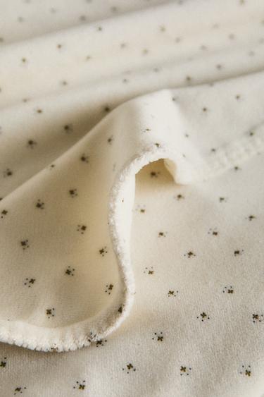 BABYTÆPPE I VELOUR MED KLØVERPRINT - råhvid fra Zara