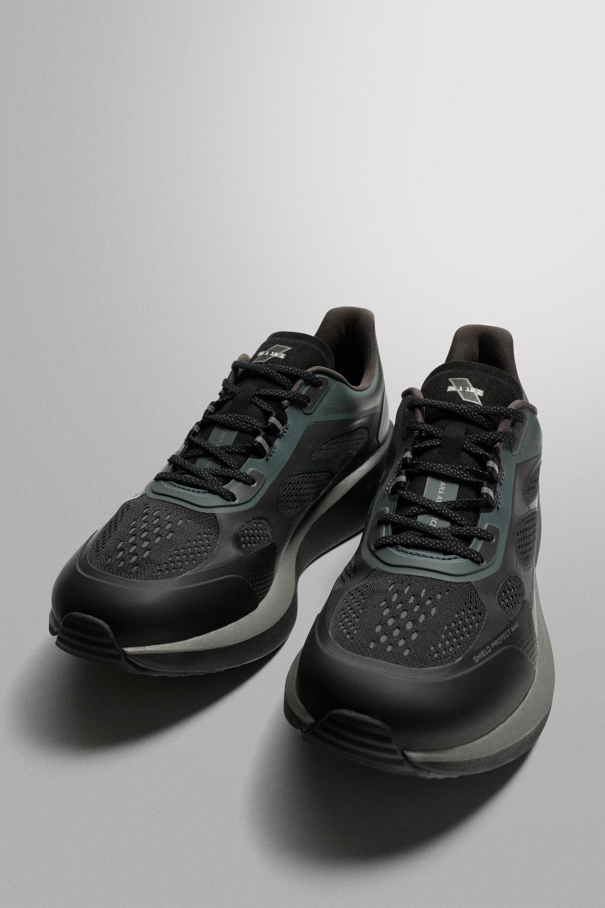 RUNNING SNEAKERS