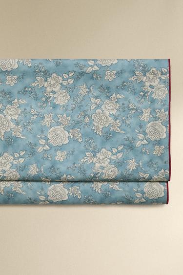 OBERLAKEN AUS SATIN MIT BLUMEN UND BIESE - Grau / Blau von Zara - Bild 0