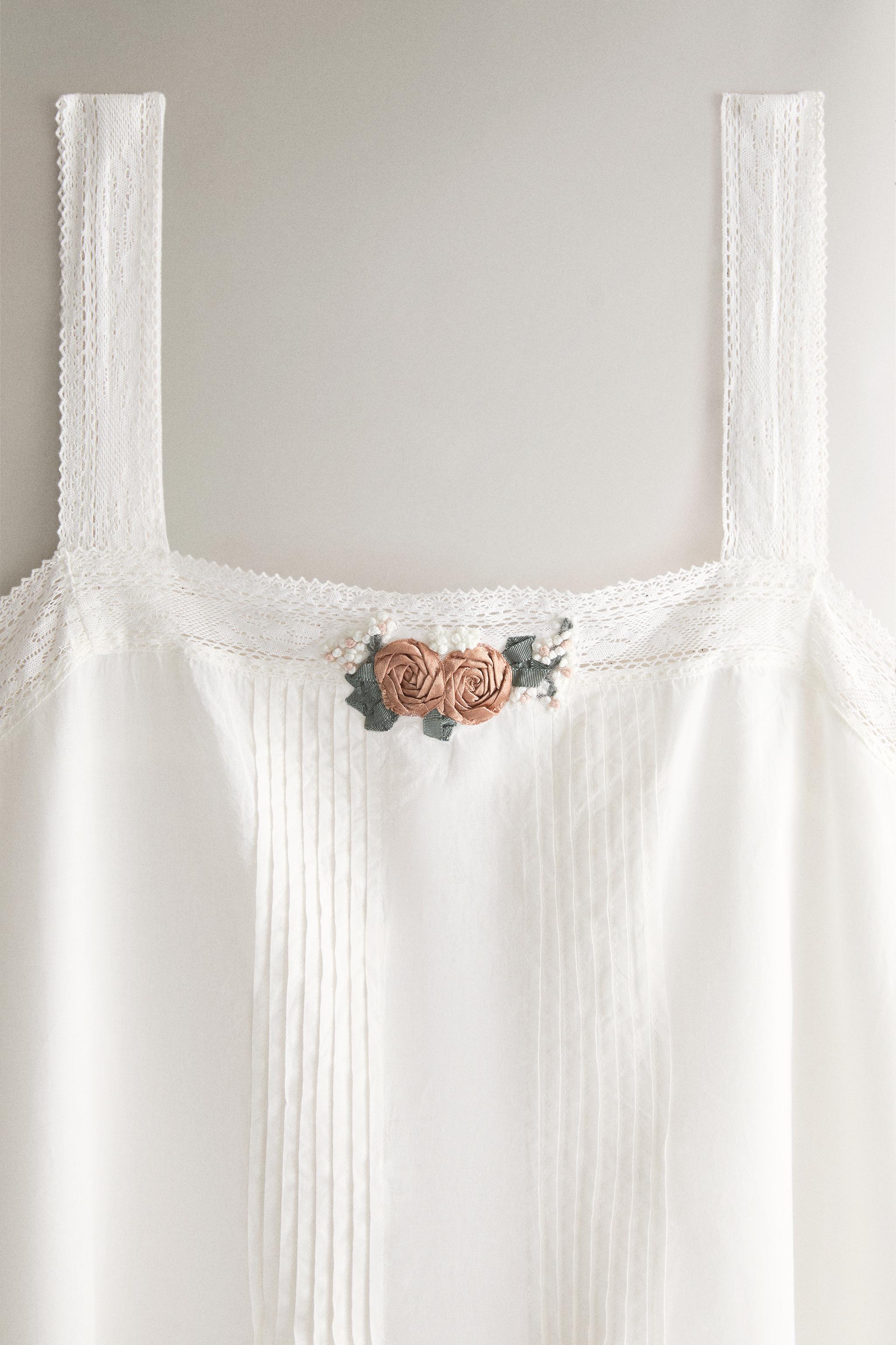 COTTON PINTUCK FLORAL NIGHTGOWN — Oyster-white