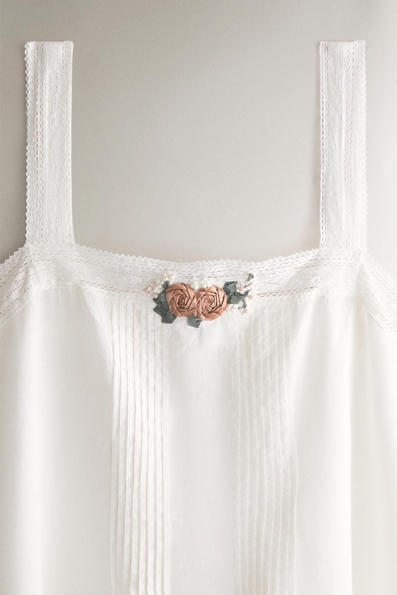 COTTON PINTUCK FLORAL NIGHTGOWN — Oyster-white