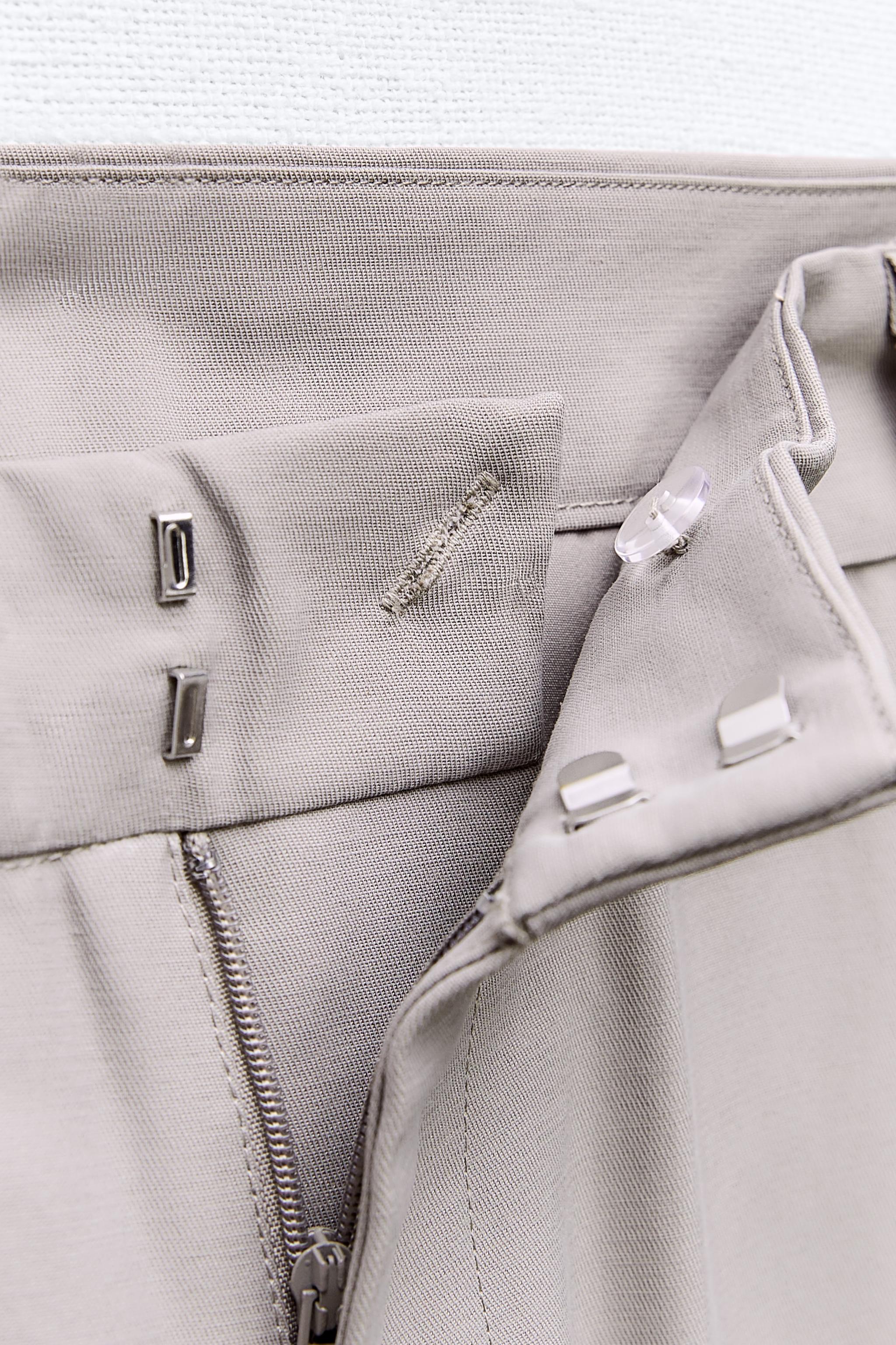 Encuentra los mejores pantalones en Stradivarius y Lefties: ¡Estas son las prendas para vestir con clase! 9 Moncloa Disponibilidad y precio del pantalón masculino de Zara