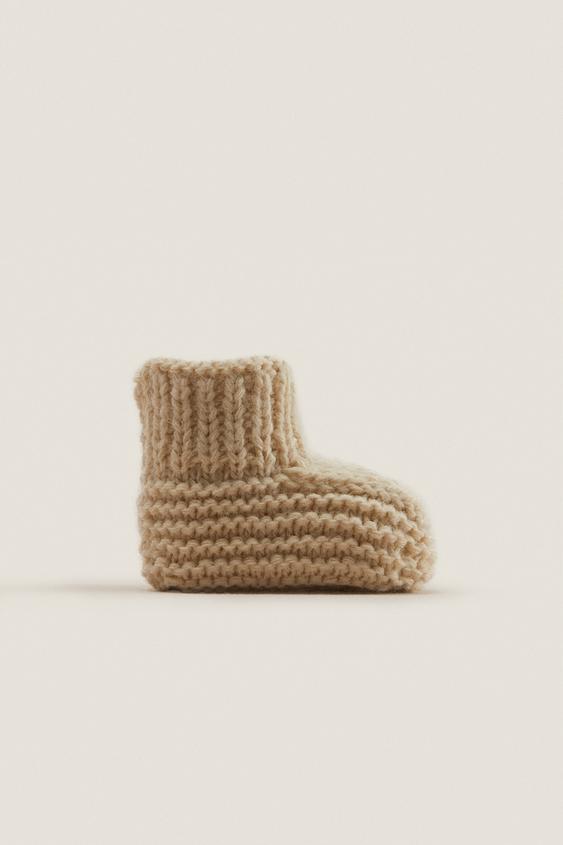 KNITTED BOOTIES WITH FLORAL DETAIL - Beige | ZARA Turkey