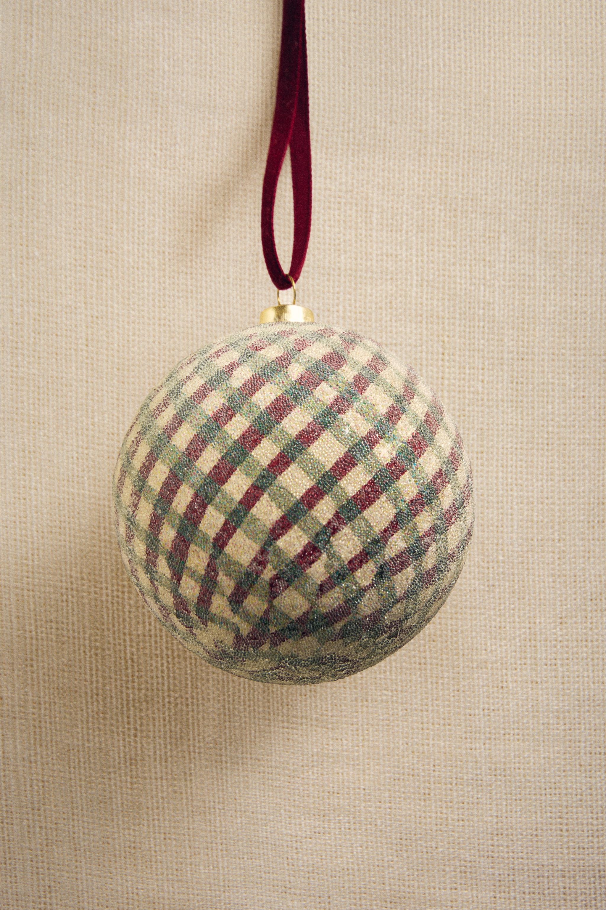 CHRISTMAS TREE BALL ORNAMENT