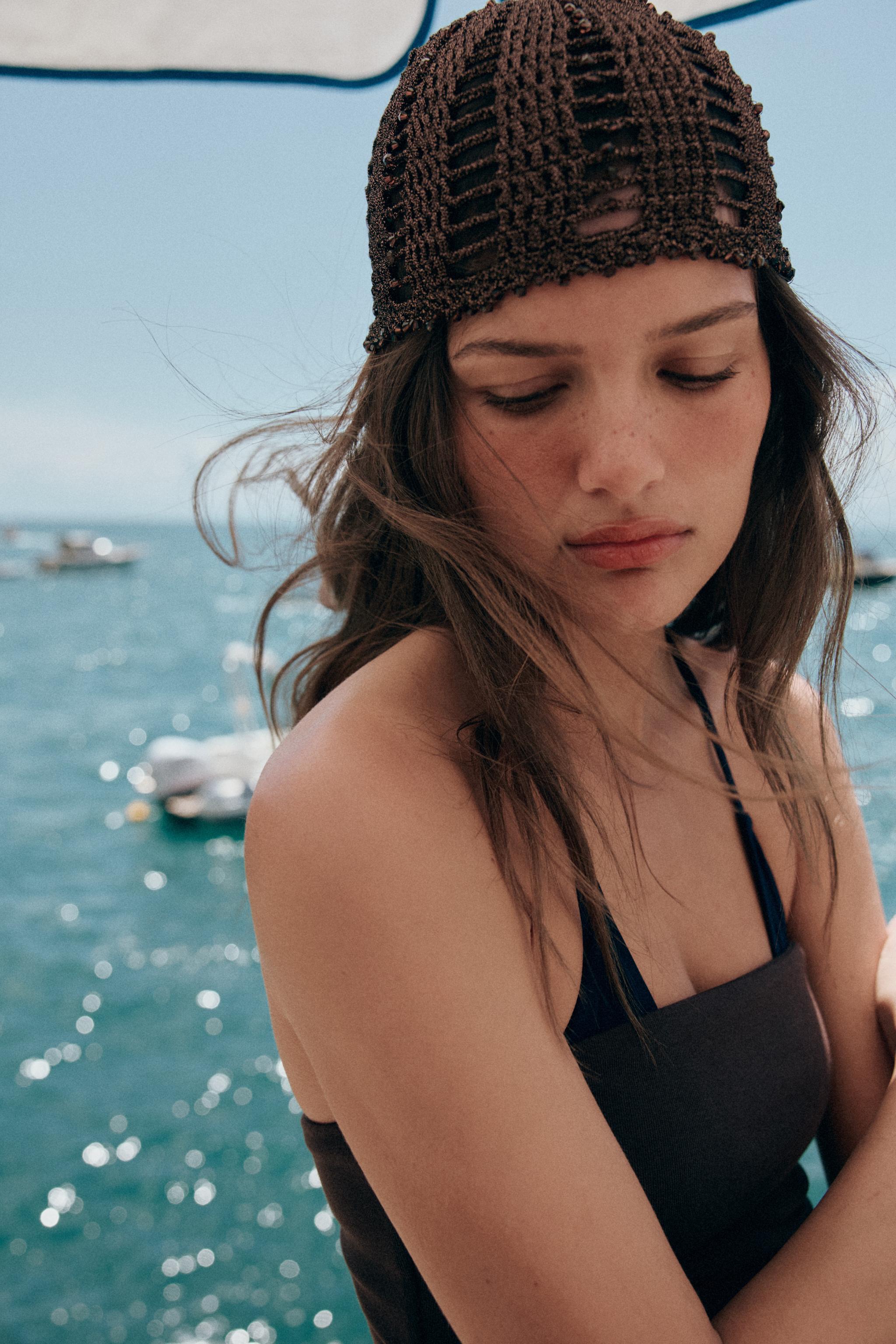 Женские головные уборы Zara BEADED CROCHET SKULLCAP