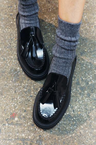 MOCASÍN ACHAROLADO BORLAS - Negro de Zara - Imagen 0