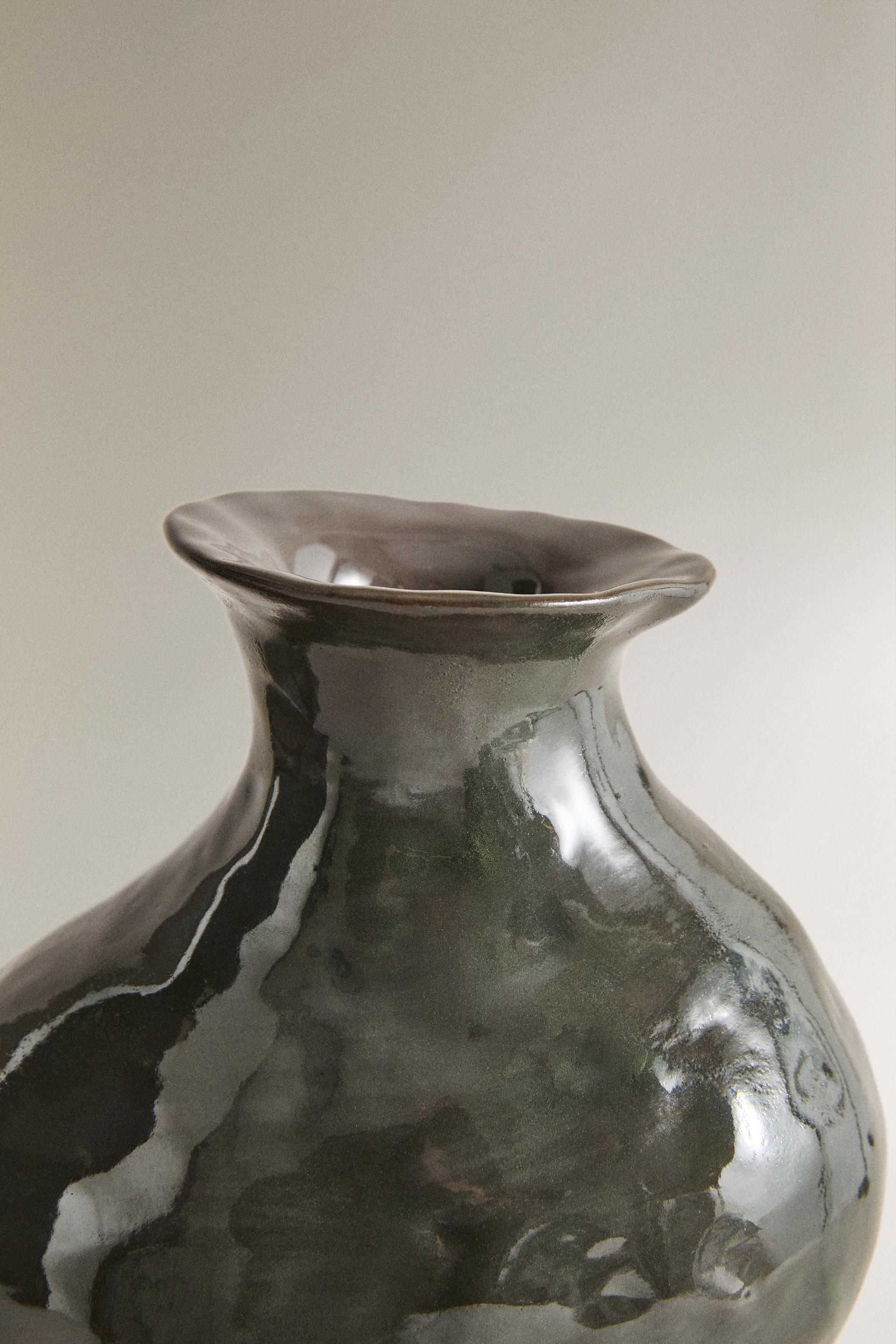 VASE EN CÉRAMIQUE IRRÉGULIER