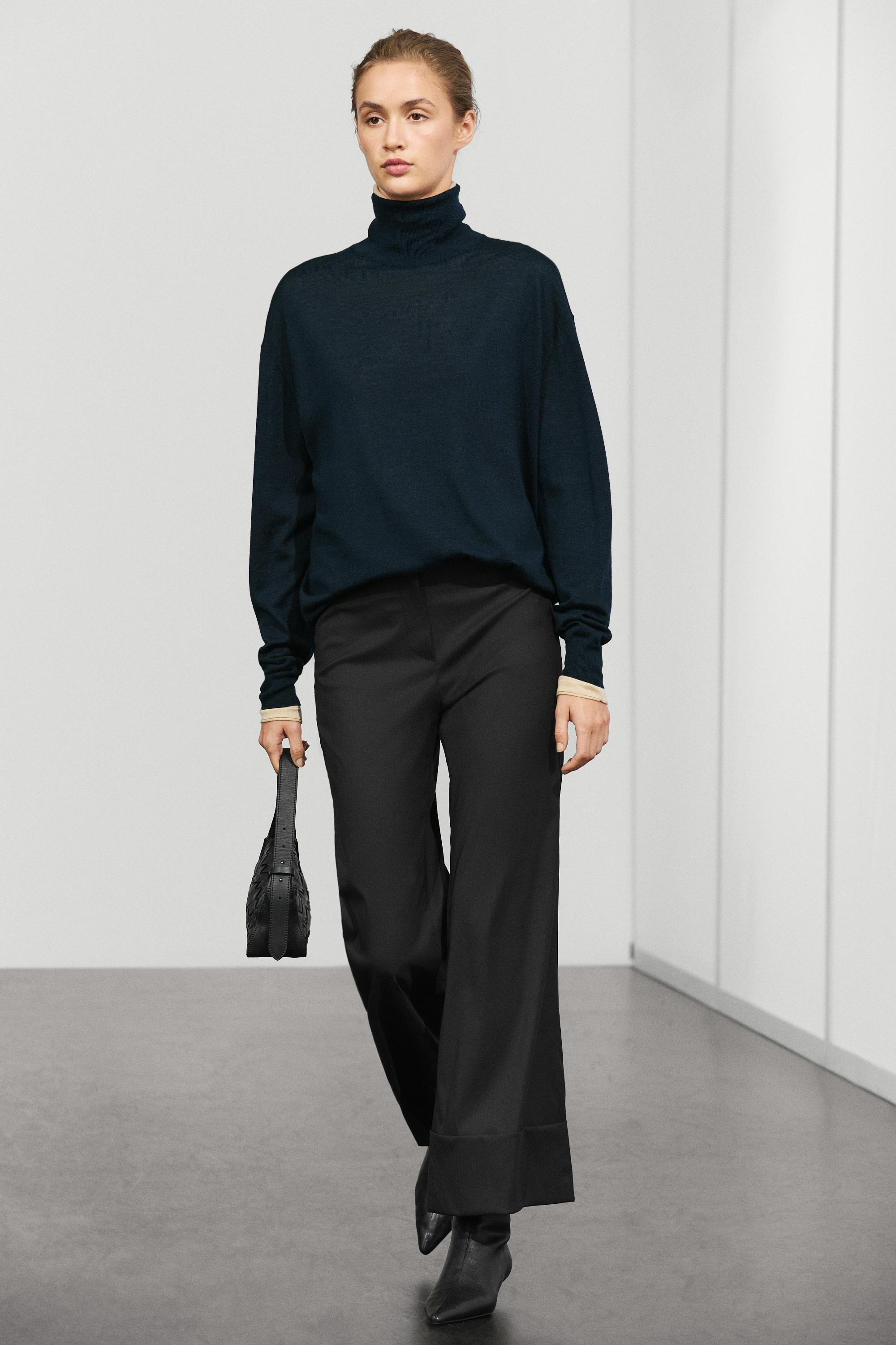 Pantalon flare fit détail bas
