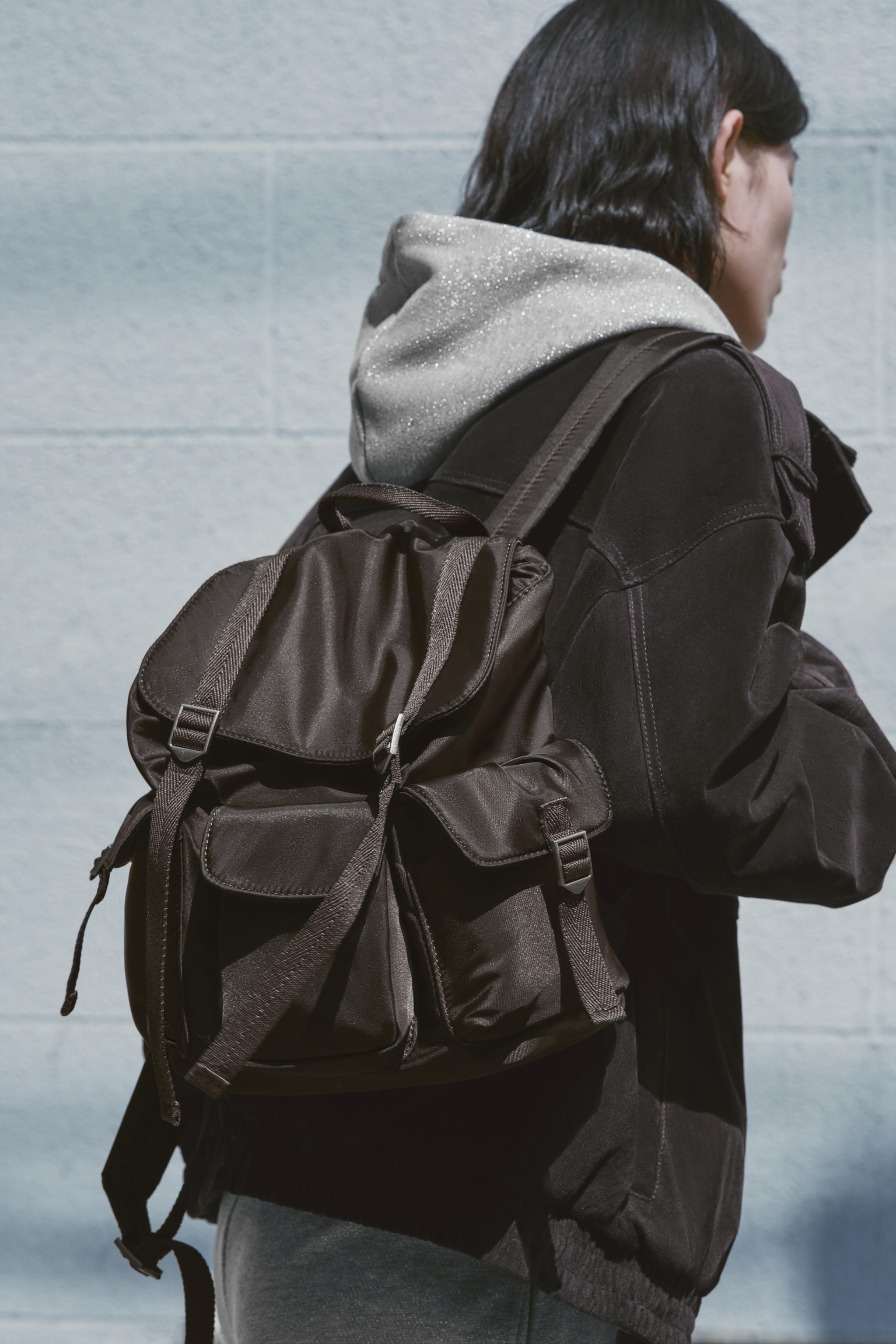 未使用級✨ZARA ダメージドタンブル　バックパック　リュック 完売モデル 未使用級✨ZARA ダメージドタンブル バックパック リュック 完売