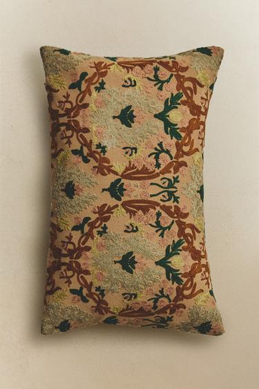 SYMMETRICAL FLORAL CUSHION COVER - Green by Zara