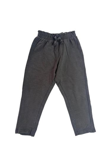 LIGHT SWEATPANTS. ELASTIC BAND.