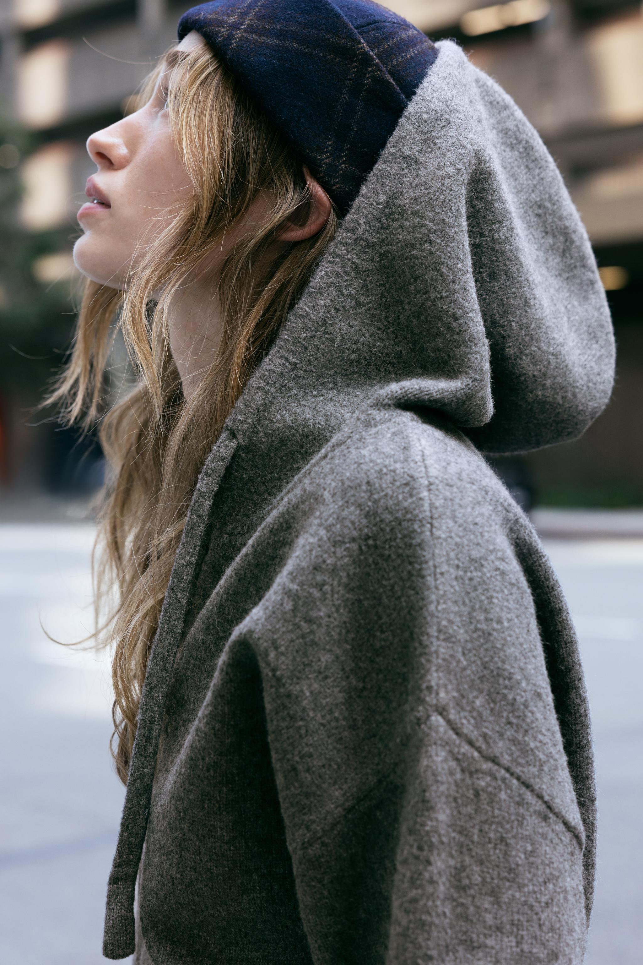 HOODED KNIT SWEATSHIRT