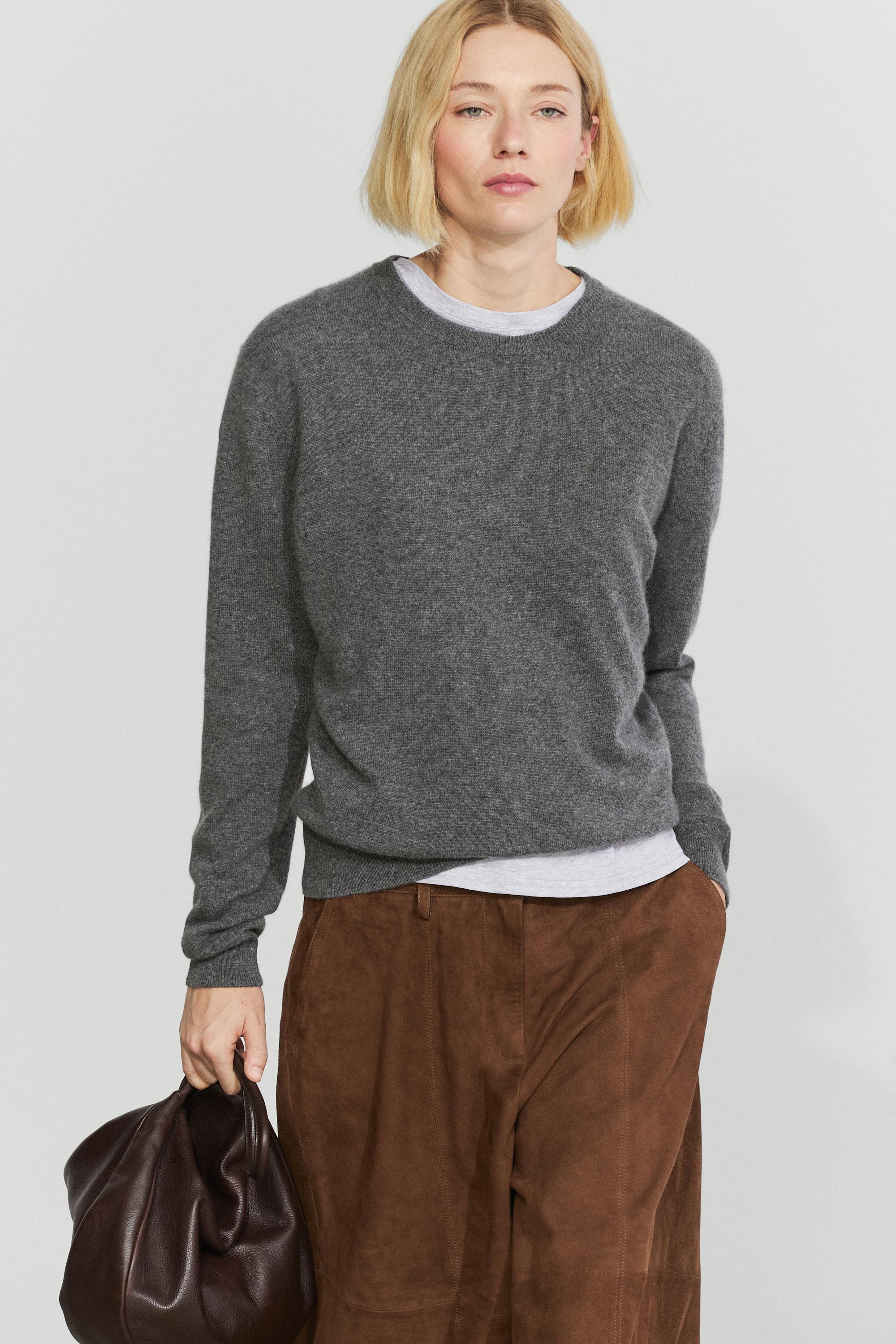 100% cashmere long sleeve sweater — 205