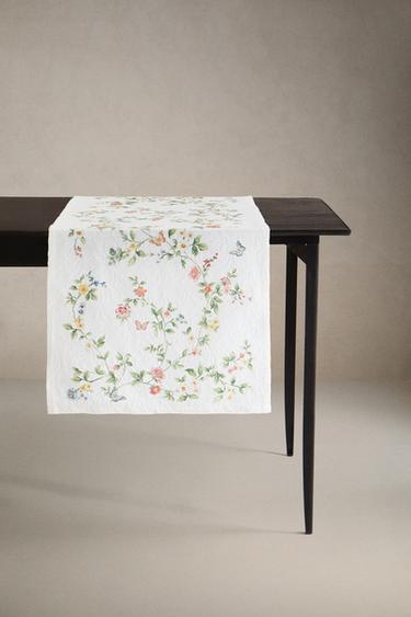 Zara JACQUARD TABLE RUNNER WITH A FLORAL PRINT - Greenish