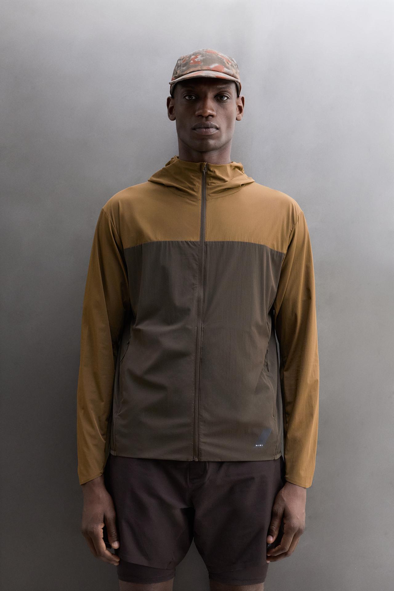 TEXTURED RUNNING WINDBREAKER — Black / Brown