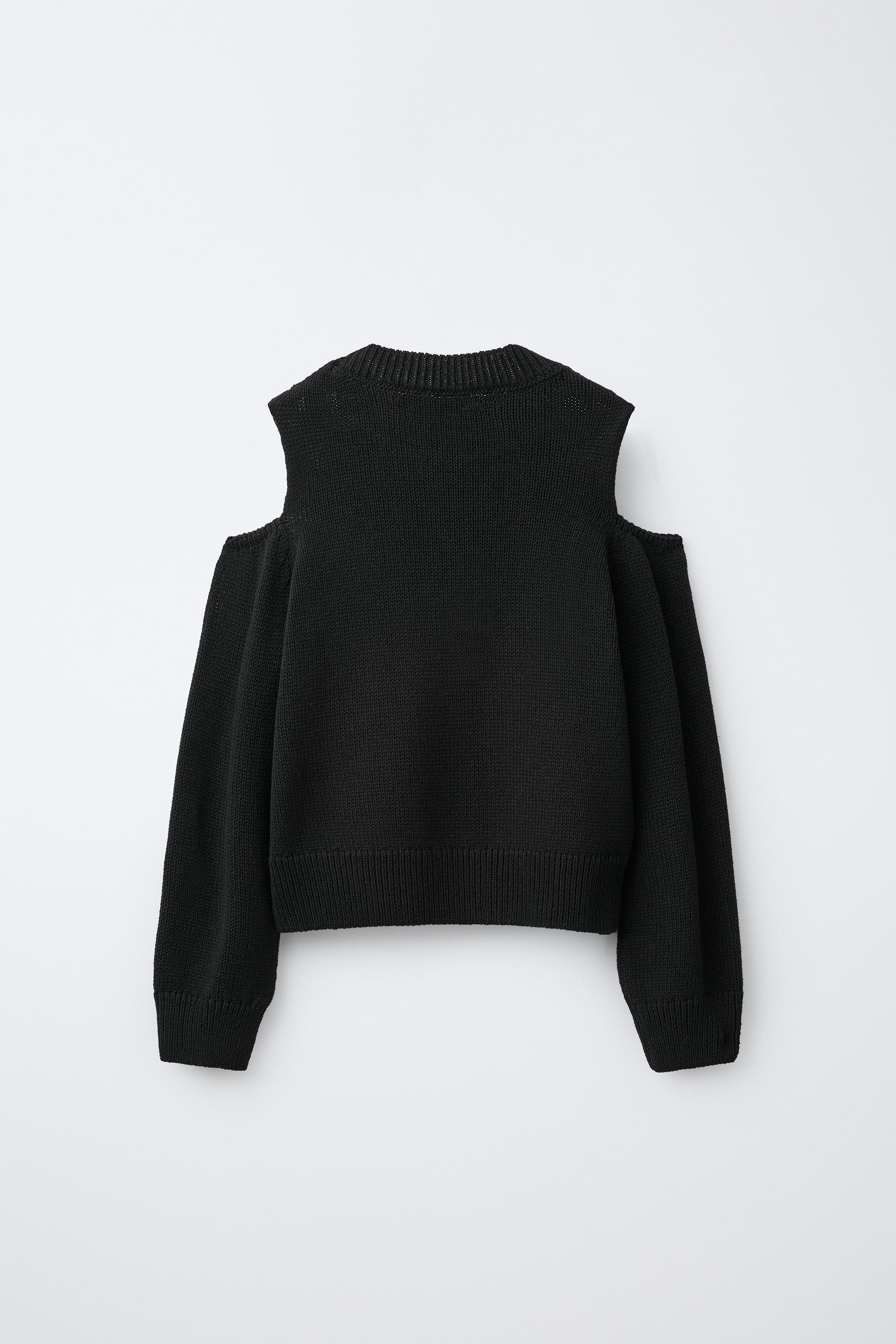 PULL EN MAILLE AVEC CUT OUT ET STRASS