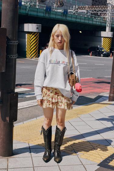 フラワープリントフリルミニスカートベージュ/ゴールデンブラウンZaraのフラワープリントフリルミニスカート - ベージュ/ゴールデンブラウン