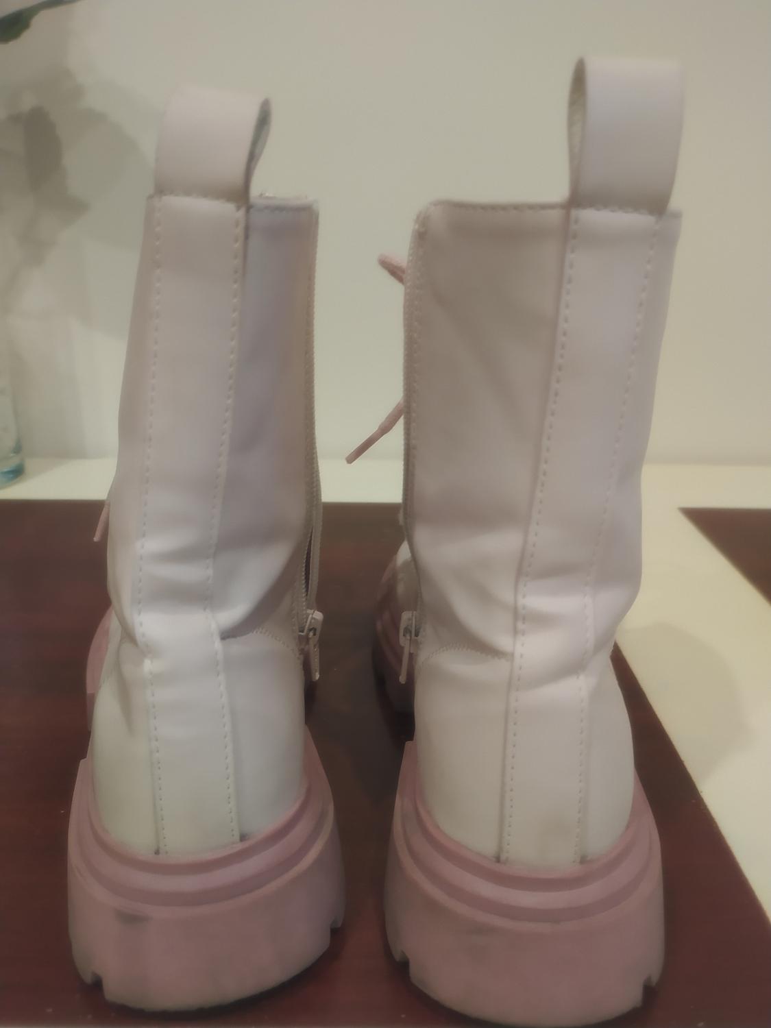 COLOUR CHANGING ANKLE BOOTS - Image 2