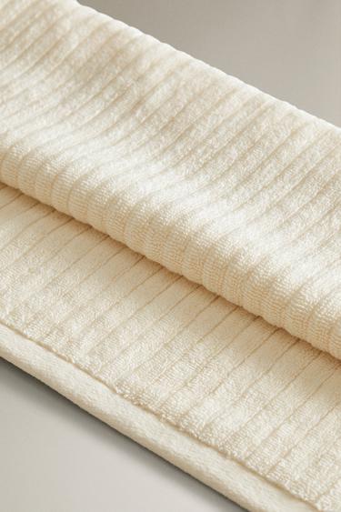 TEXTURED STRIPED BATH TOWEL - Yellow by Zara - Image 3