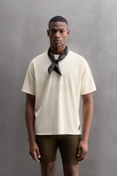 T-SHIRT STRUCTURE PERFORÉE - Écru de Zara - Image 1