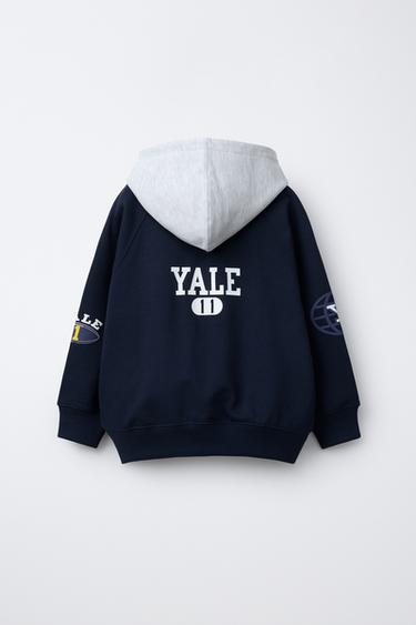 Zaras SWEATSHIRT MED HUVA YALE UNIVERSITY™ - Marinblå