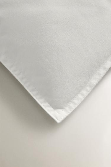 REMBOURRAGE COUSSIN ENFANT EFFET DOUX - Blanc cassé de Zara - Image 1