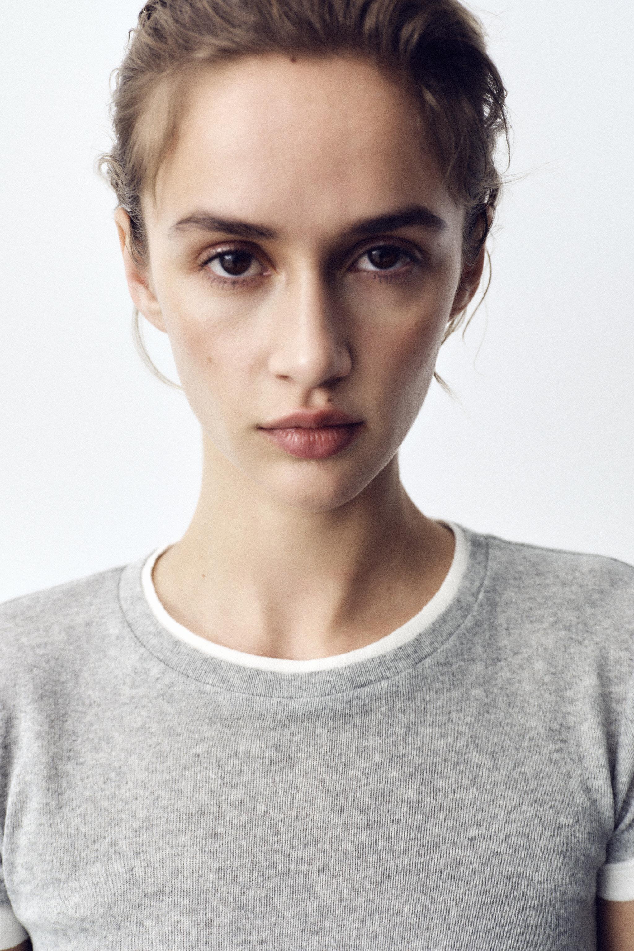 【ZARA】ダブルレイヤードデザインＴシャツ 5644/318/803 ZARA】ダブルレイヤードデザインTシャツ 5644/318/803 (ZARA/T